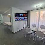 דירה Modern 3 Bedroom Luxury In טורמולינוס