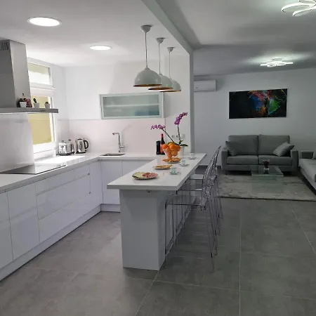 Modern 3 Bedroom Luxury In *