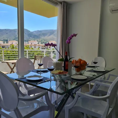 Modern 3 Bedroom Luxury In טורמולינוס