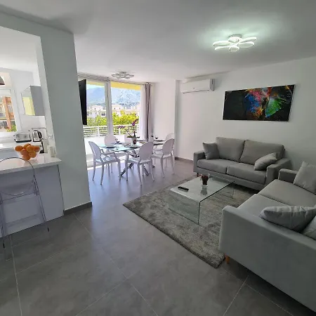 Apartment Modern 3 Bedroom Luxury In *