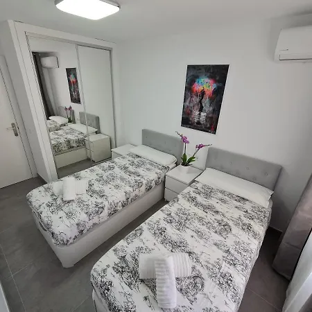 Apartment Modern 3 Bedroom Luxury In