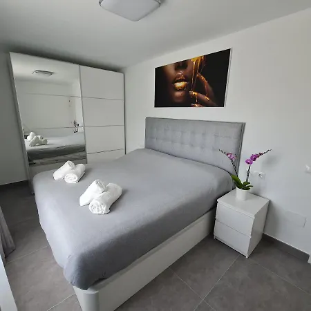 Apartment Modern 3 Bedroom Luxury In *
